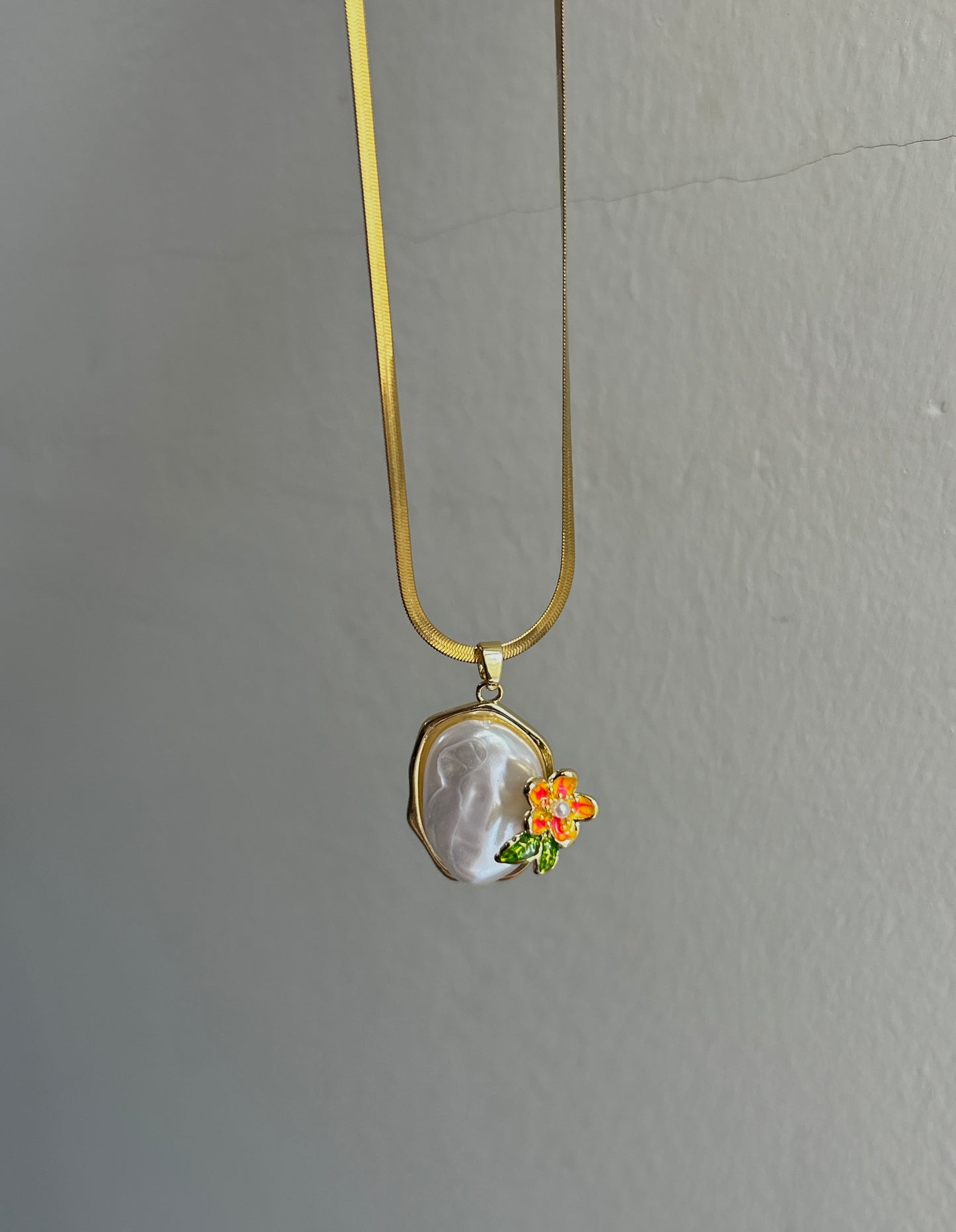 Pearl Glow Necklace