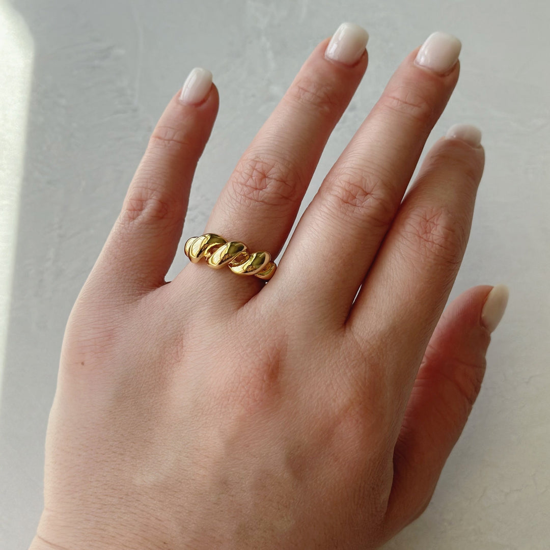 Buttergold Swirl Ring