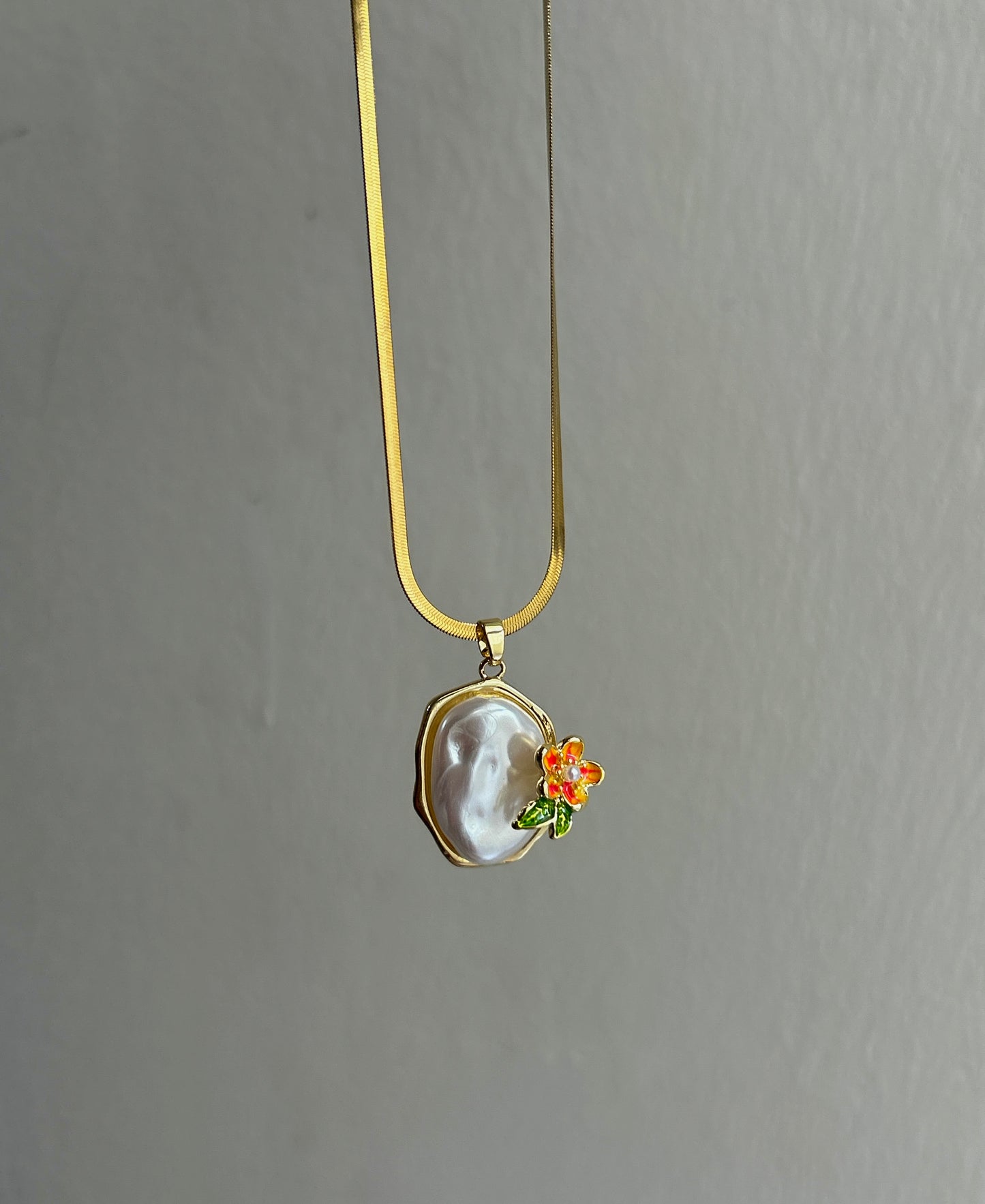 Pearl Glow Necklace