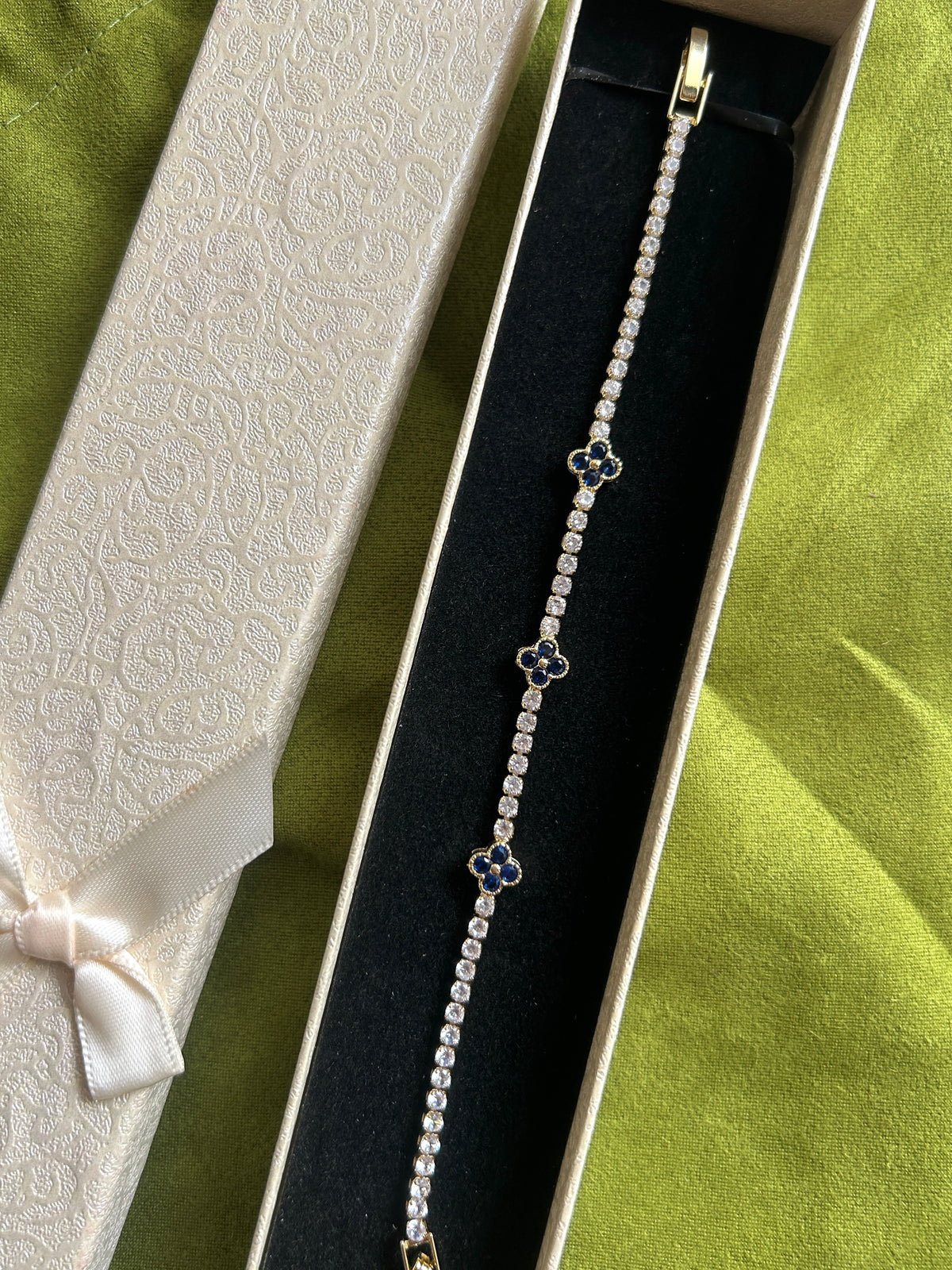 Evelyn Clover Tennis Bracelet