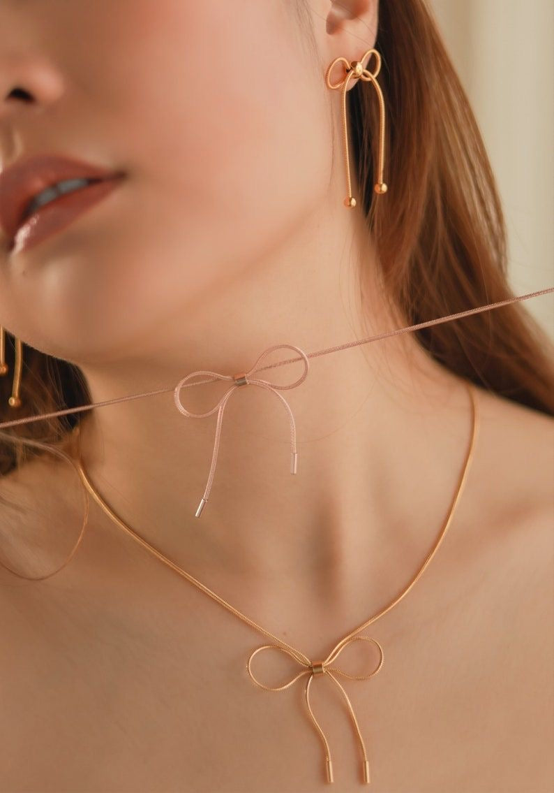 Gold Bow Necklace