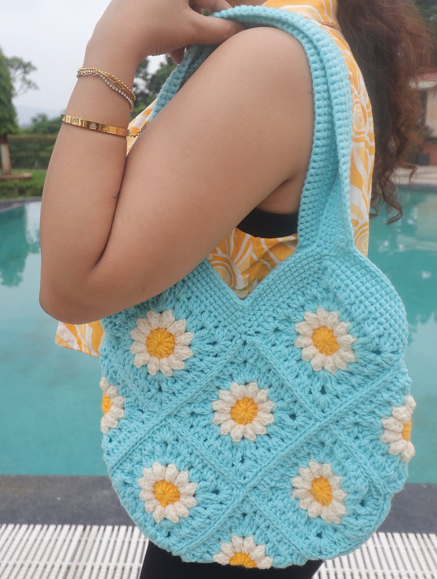 Sunny sea tote bag