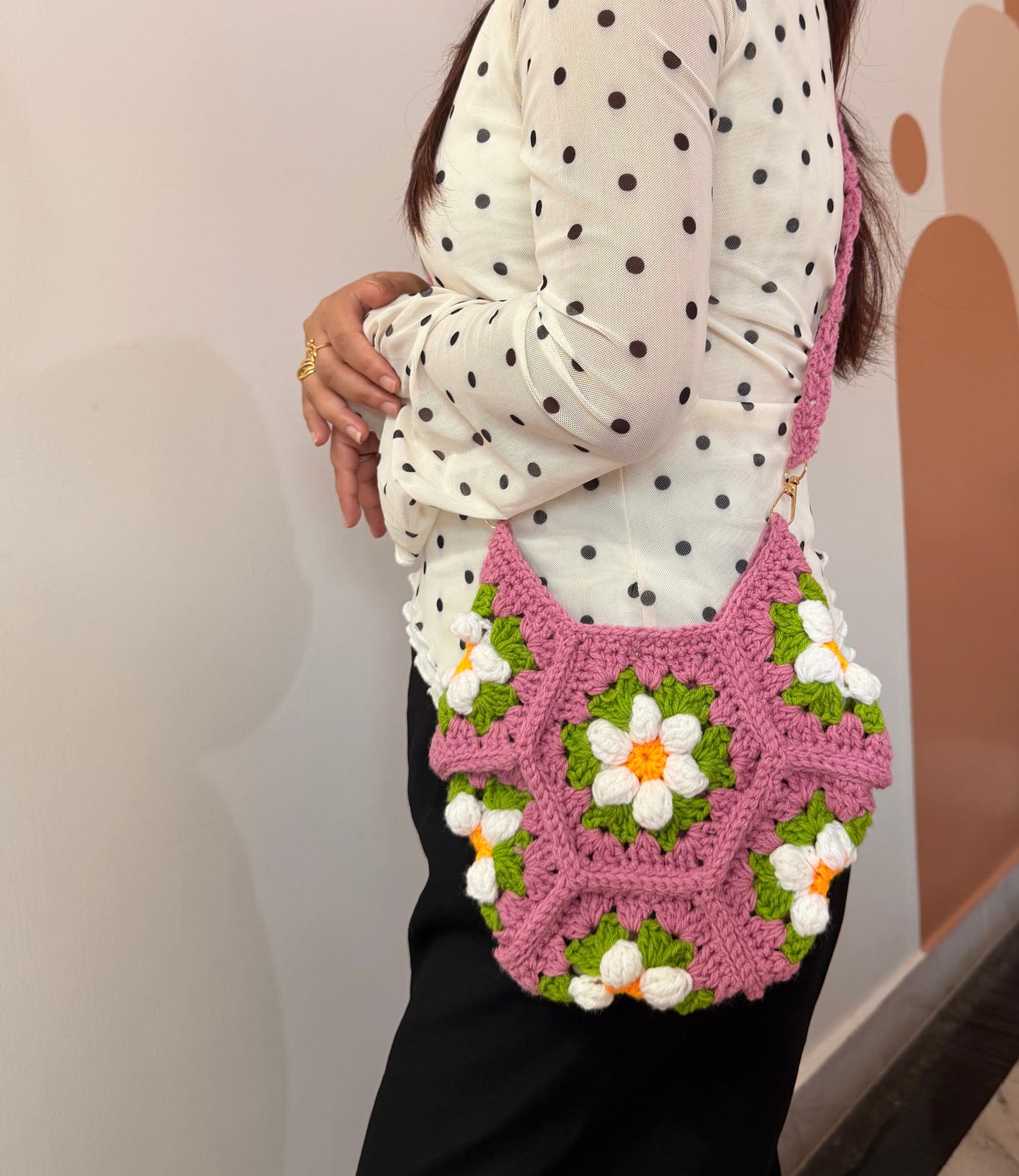 Blush Daisy Crochet Sling Bag πΌ