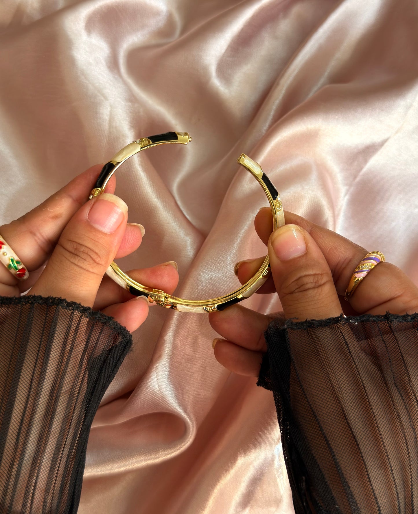 Black & White Vintage Bangle 2.0 (Pack of 1)