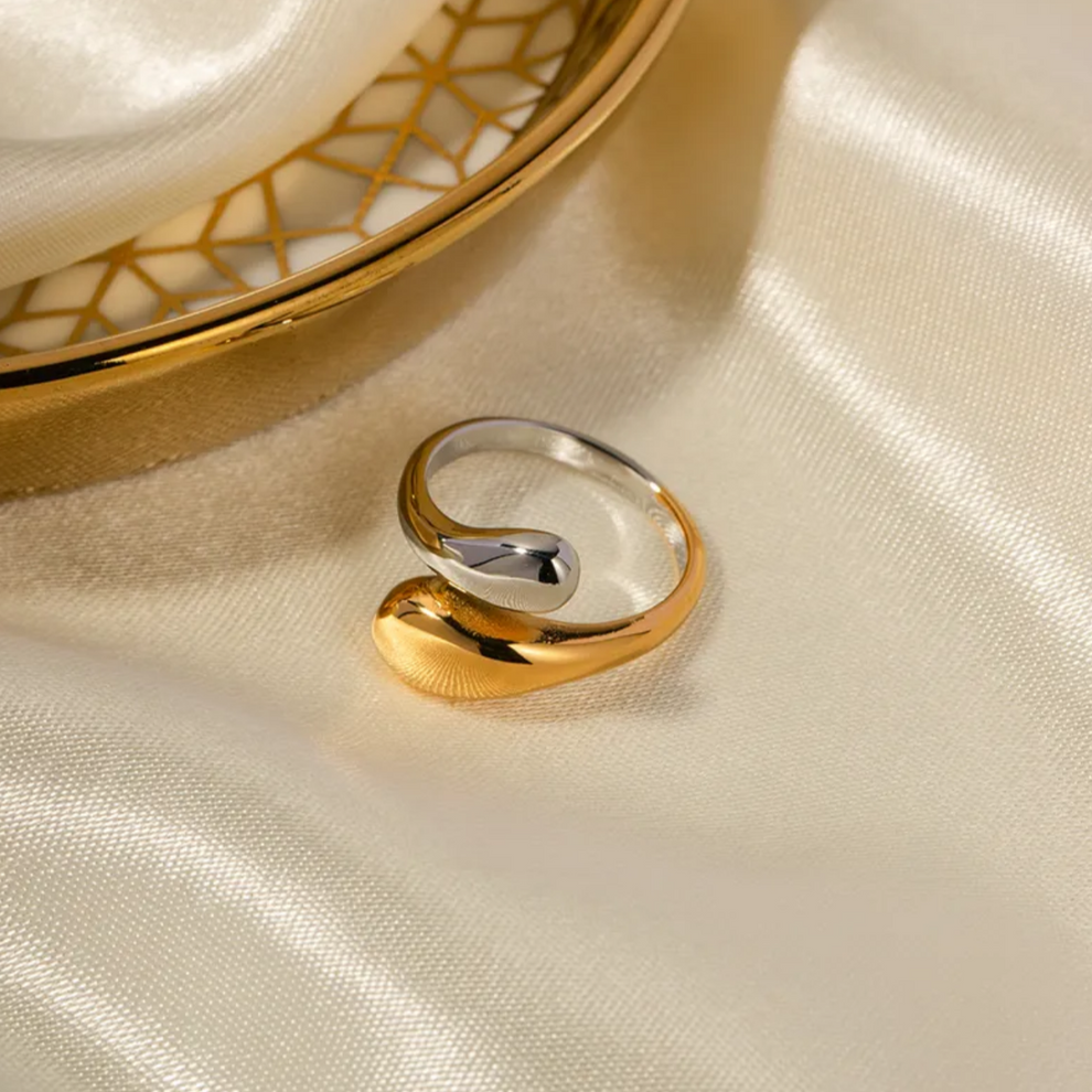 Twilight Twist Ring
