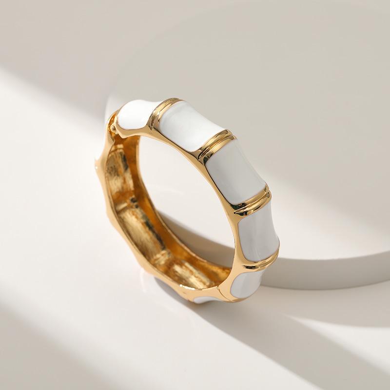 Classic Royale Cuff