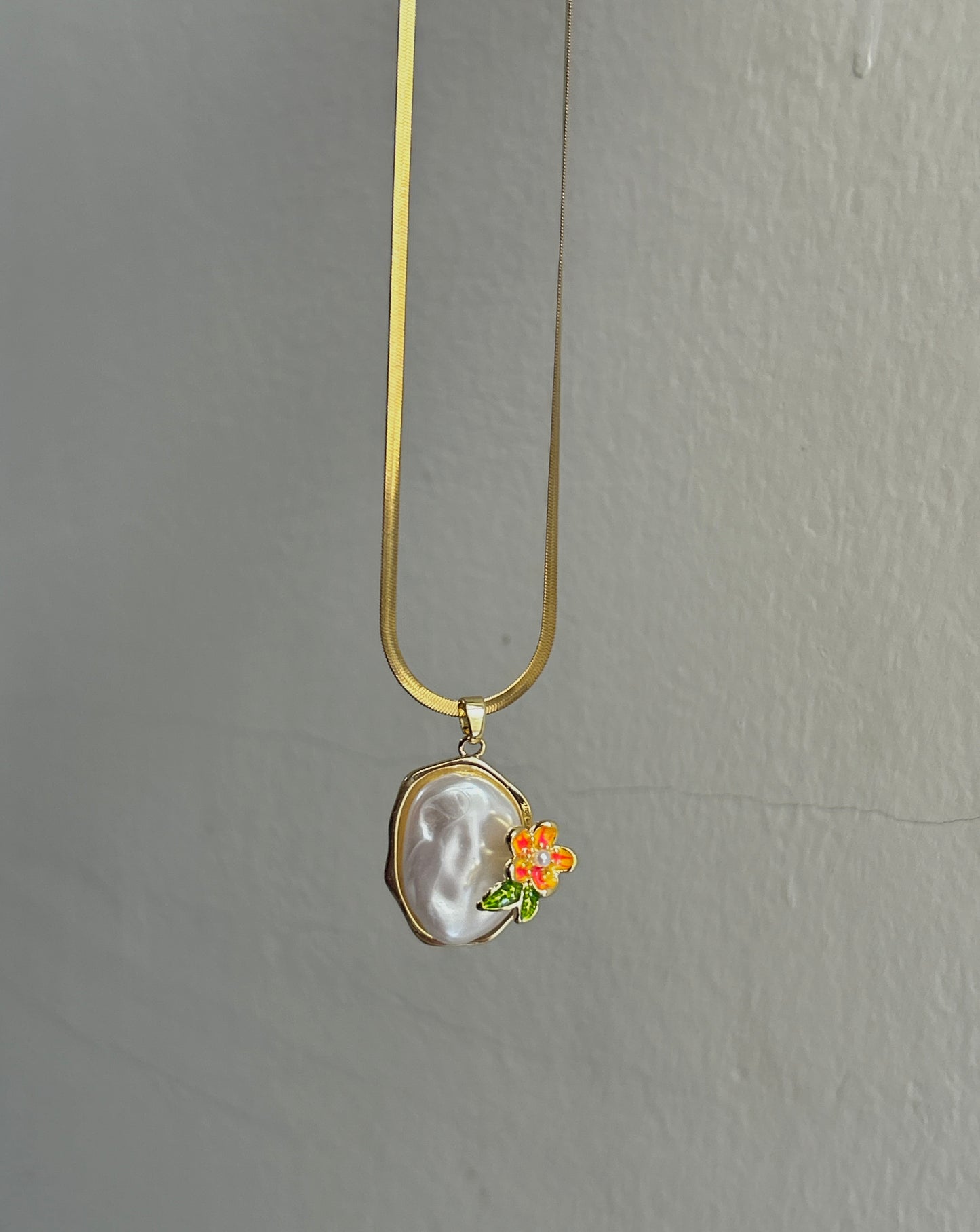 Pearl Glow Necklace