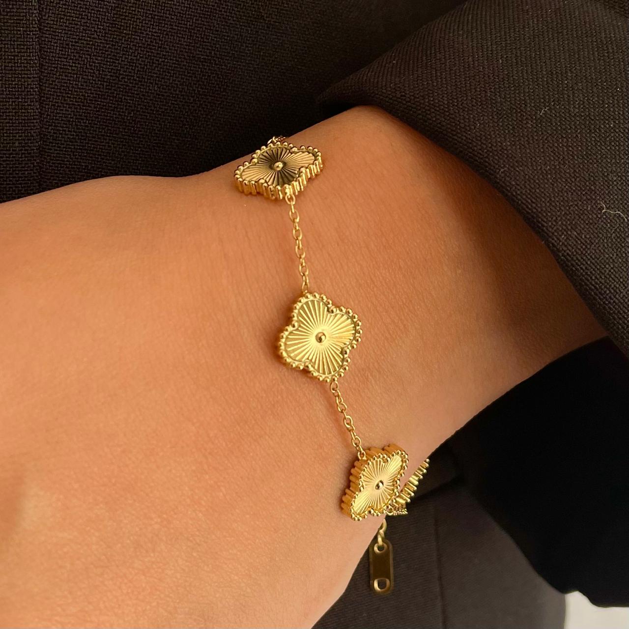 Golden Luck Clover Chain Bracelet