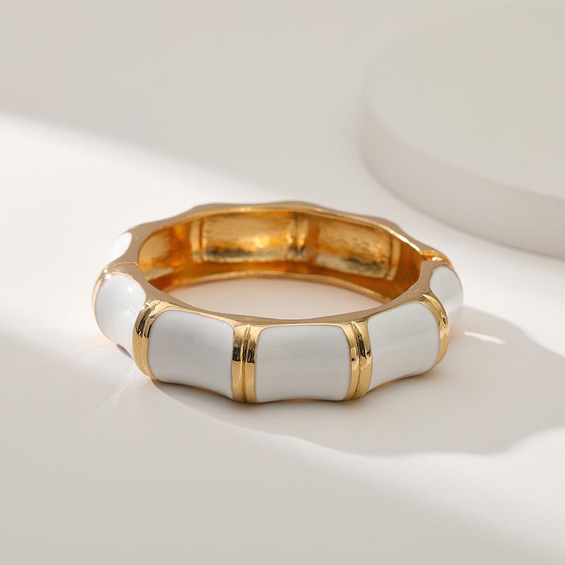 Classic Royale Cuff