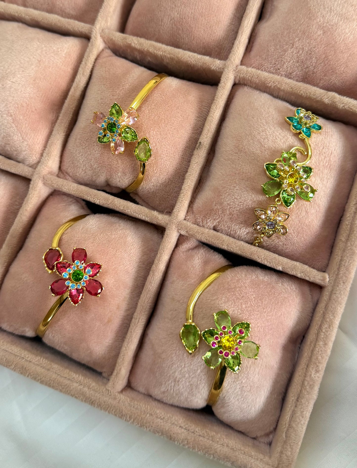 Avena Botanical handcuff