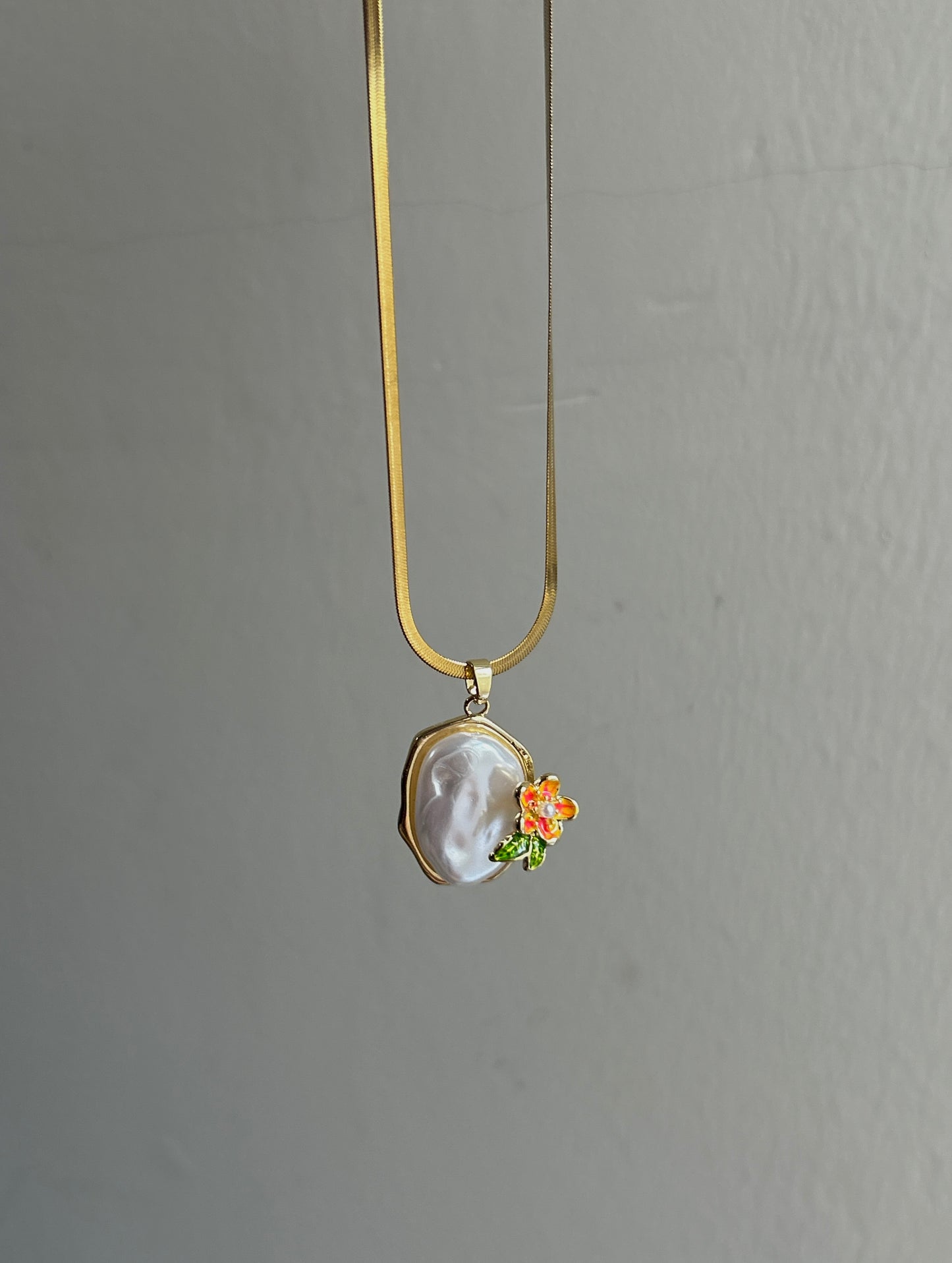 Pearl Glow Necklace