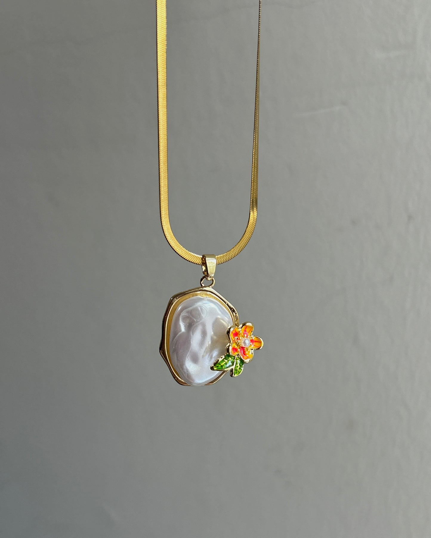 Pearl Glow Necklace