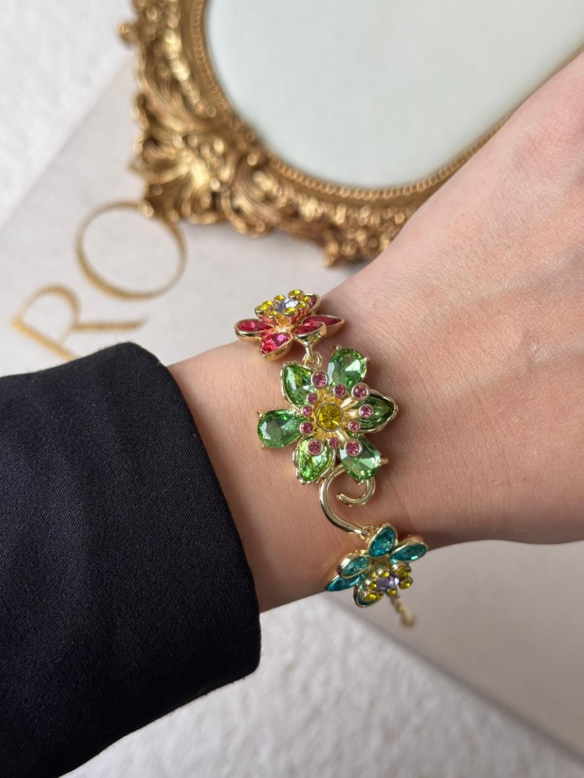 Oreliya Flower Bracelet