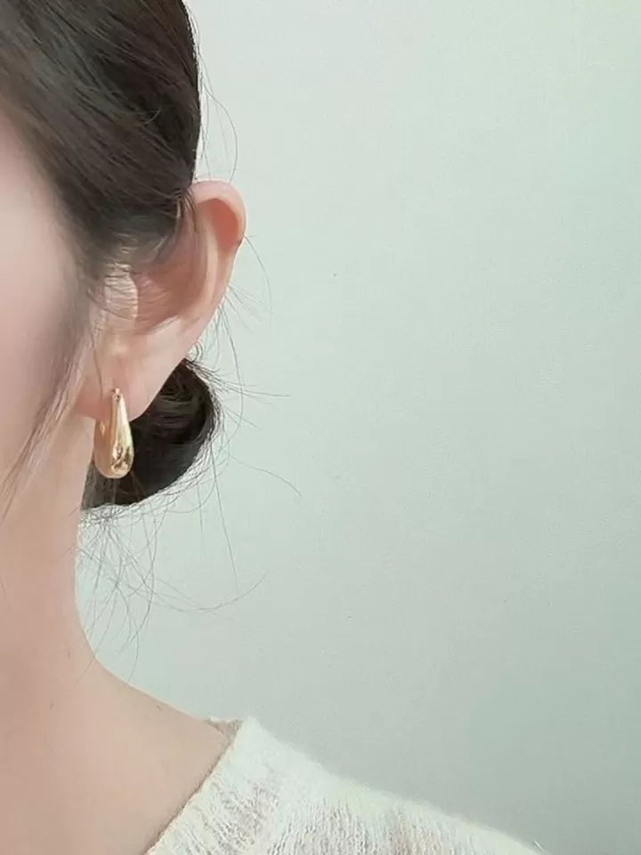 Leora Hoops