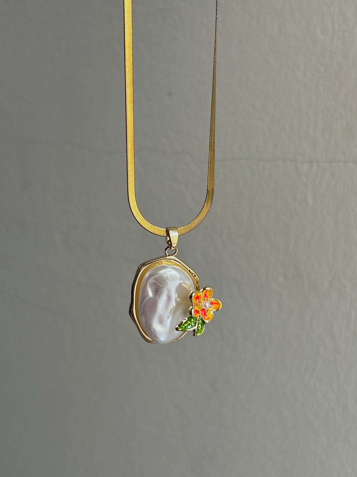 Pearl Glow Necklace