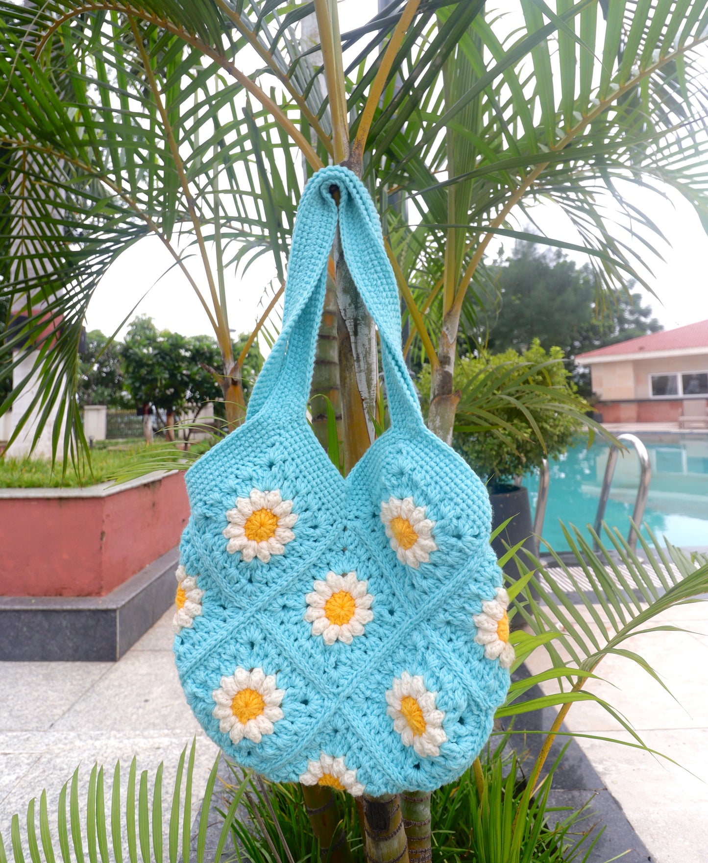 Sunny sea tote bag