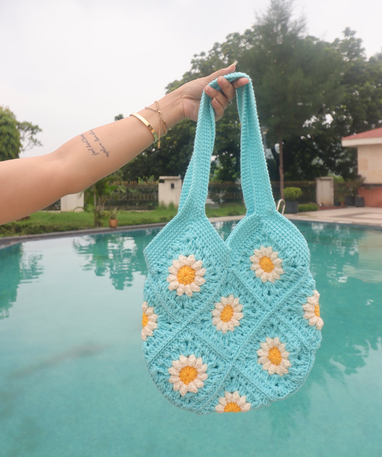 Sunny sea tote bag