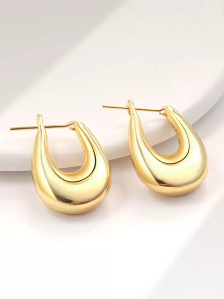 Leora Hoops