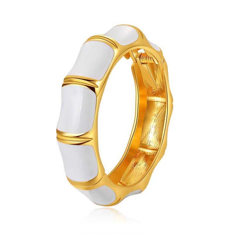 Classic Royale Cuff