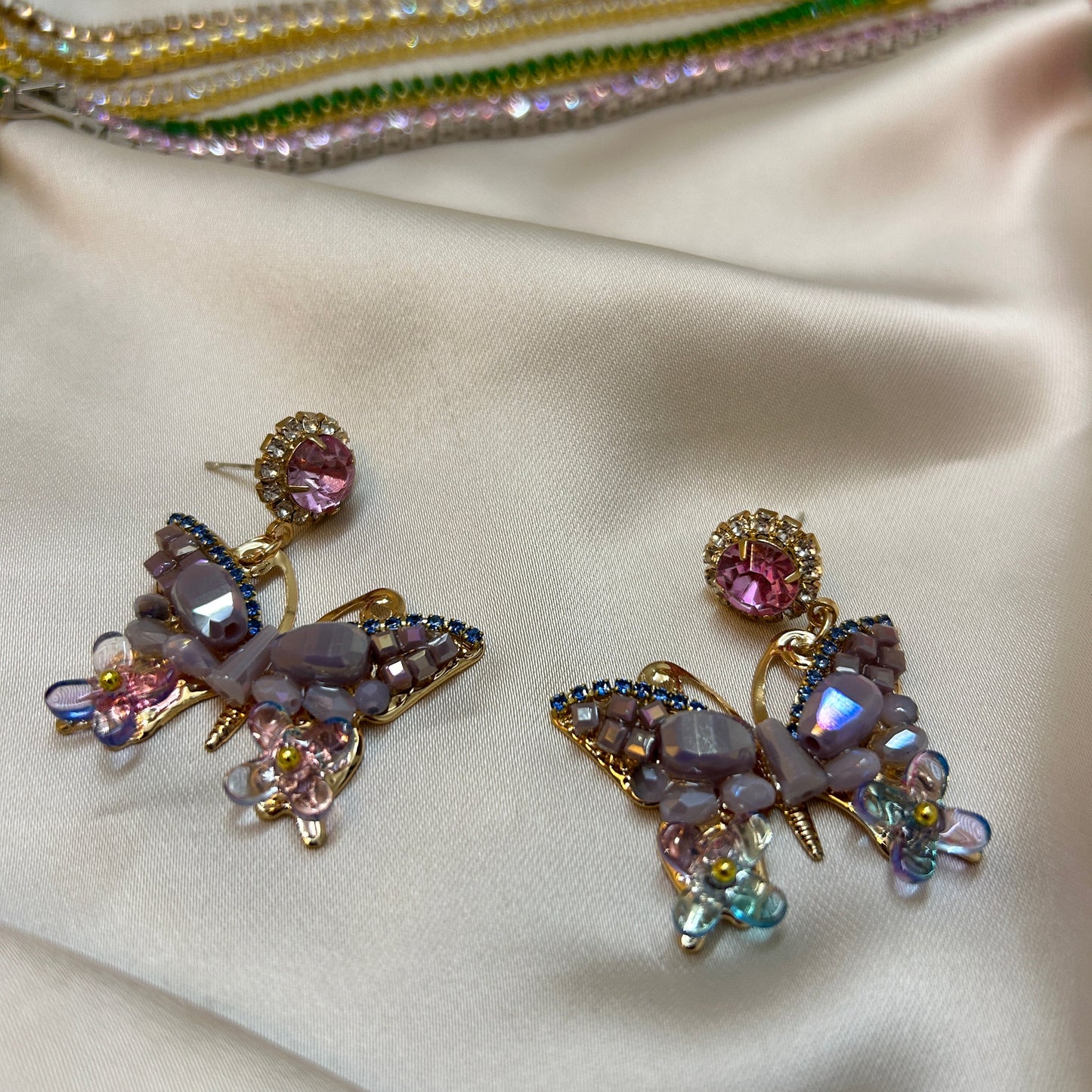 Fluttering Butterfly Dangle Earrings (purple)