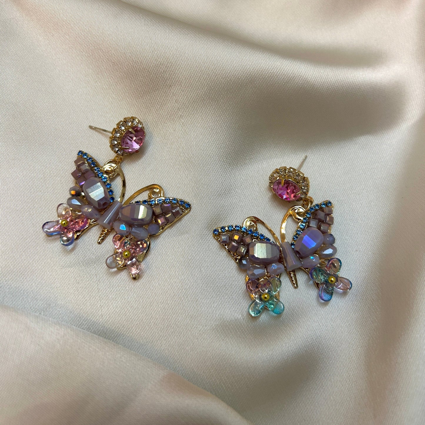 Fluttering Butterfly Dangle Earrings (purple)