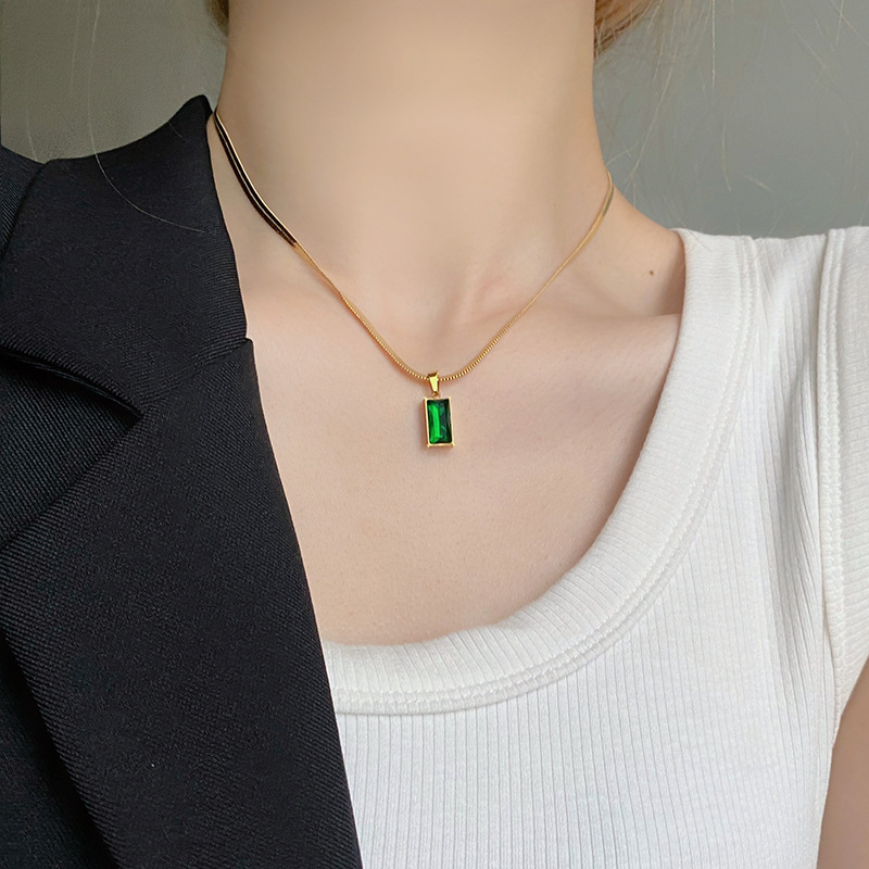 Mira - Emerald Snake Chain Necklace