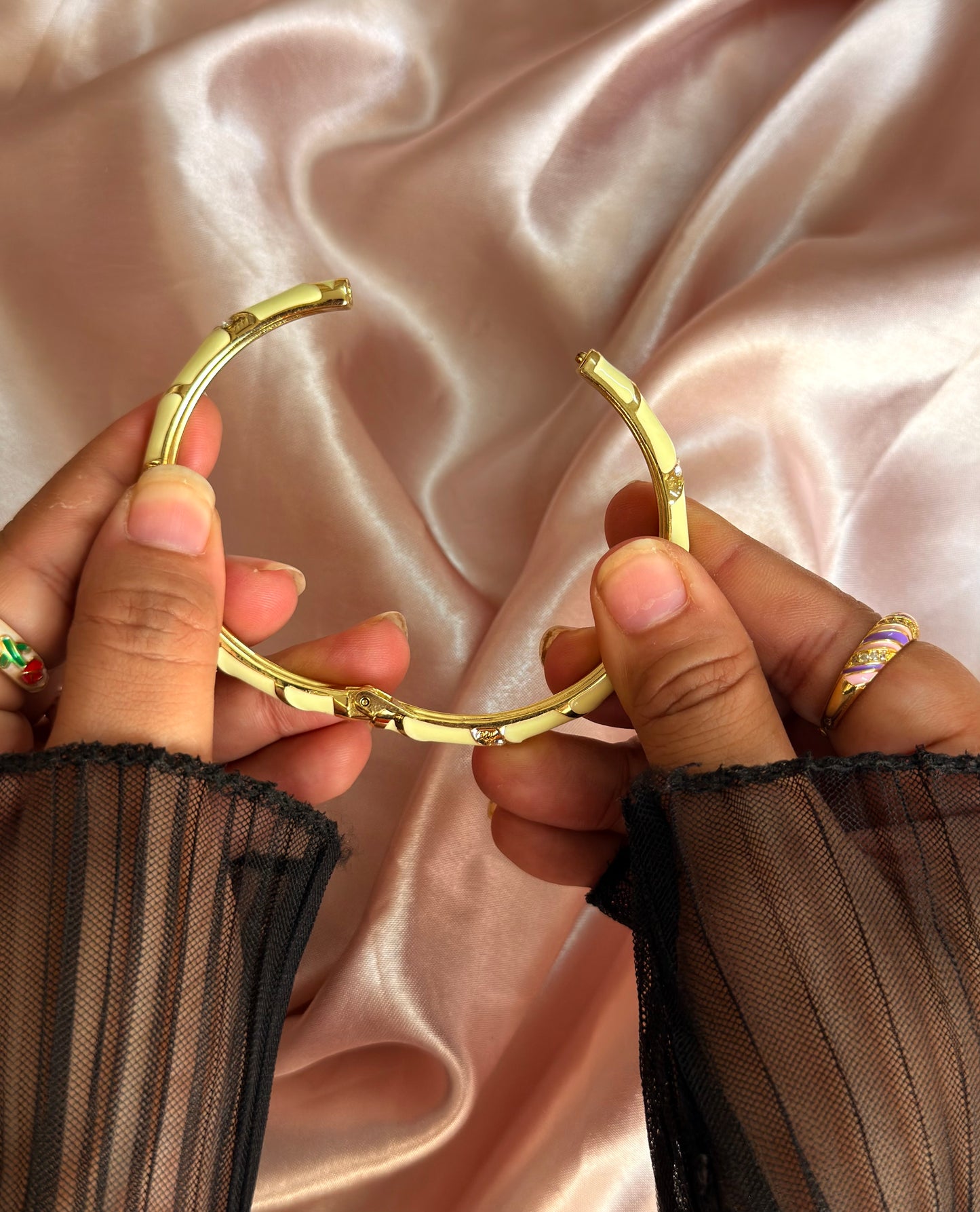 Butter Yellow Vintage Bangle (Pack of 1)
