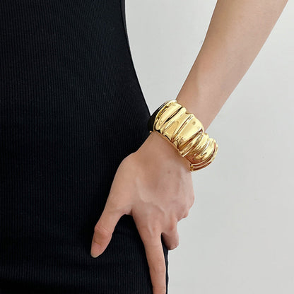 Chunky Ripple Hand Cuff