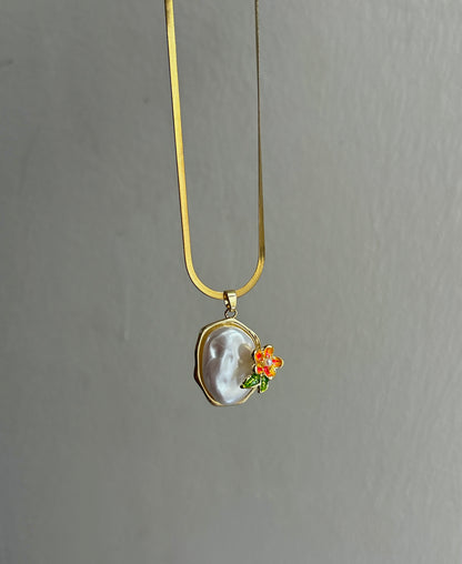 Pearl Glow Necklace