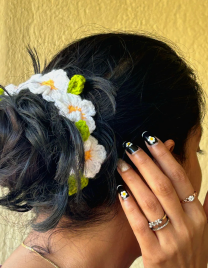 Daisy Bun Tie