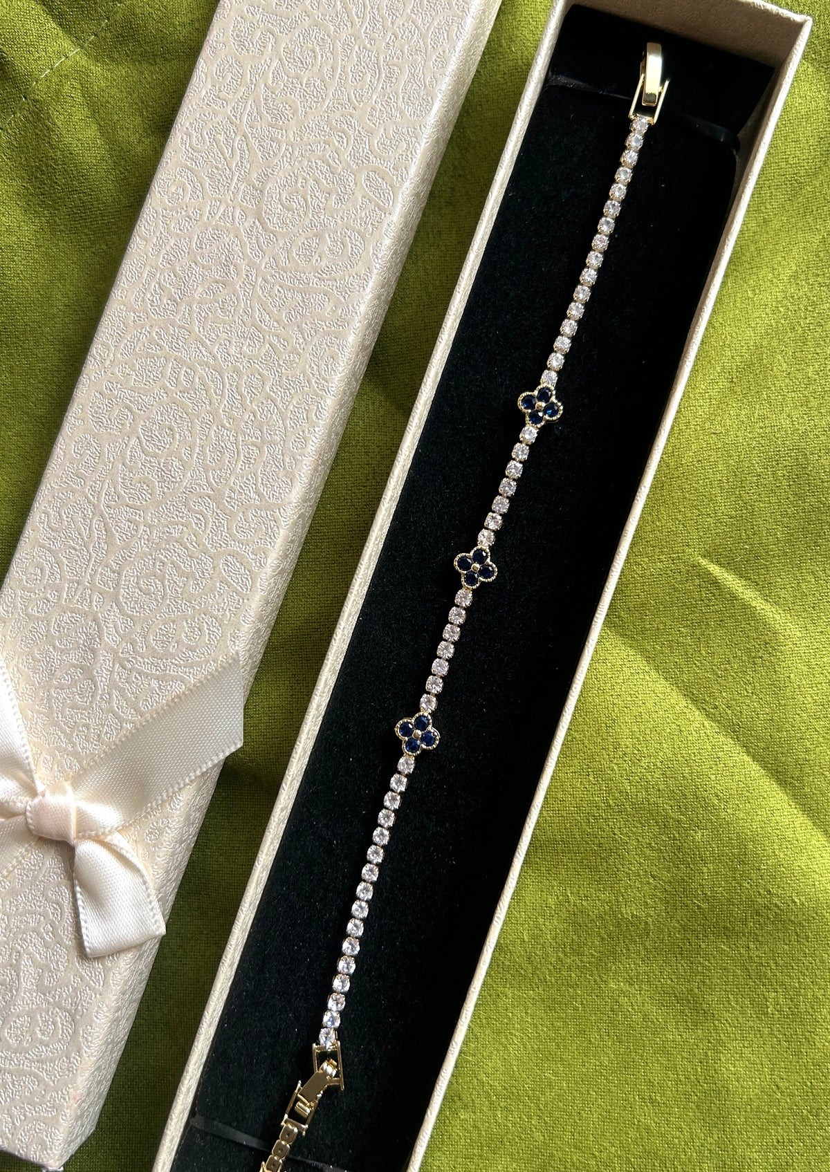 Evelyn Clover Tennis Bracelet