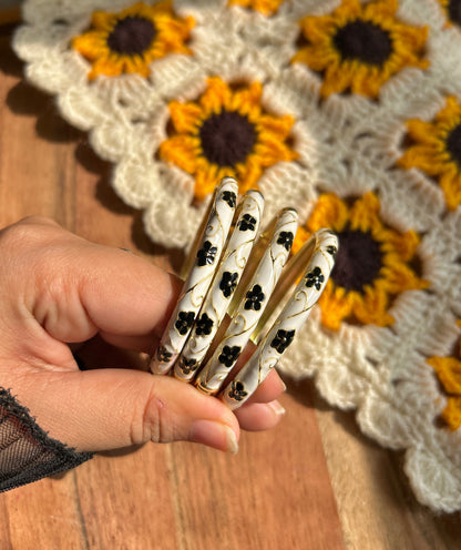 White & black flower vintage bangle ( each bangle)