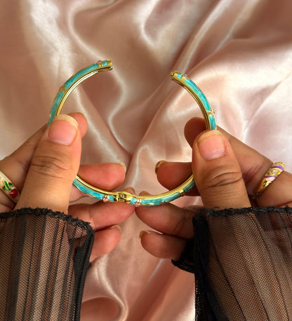 Blue Floral Vintage Bangle (Pack of 1)