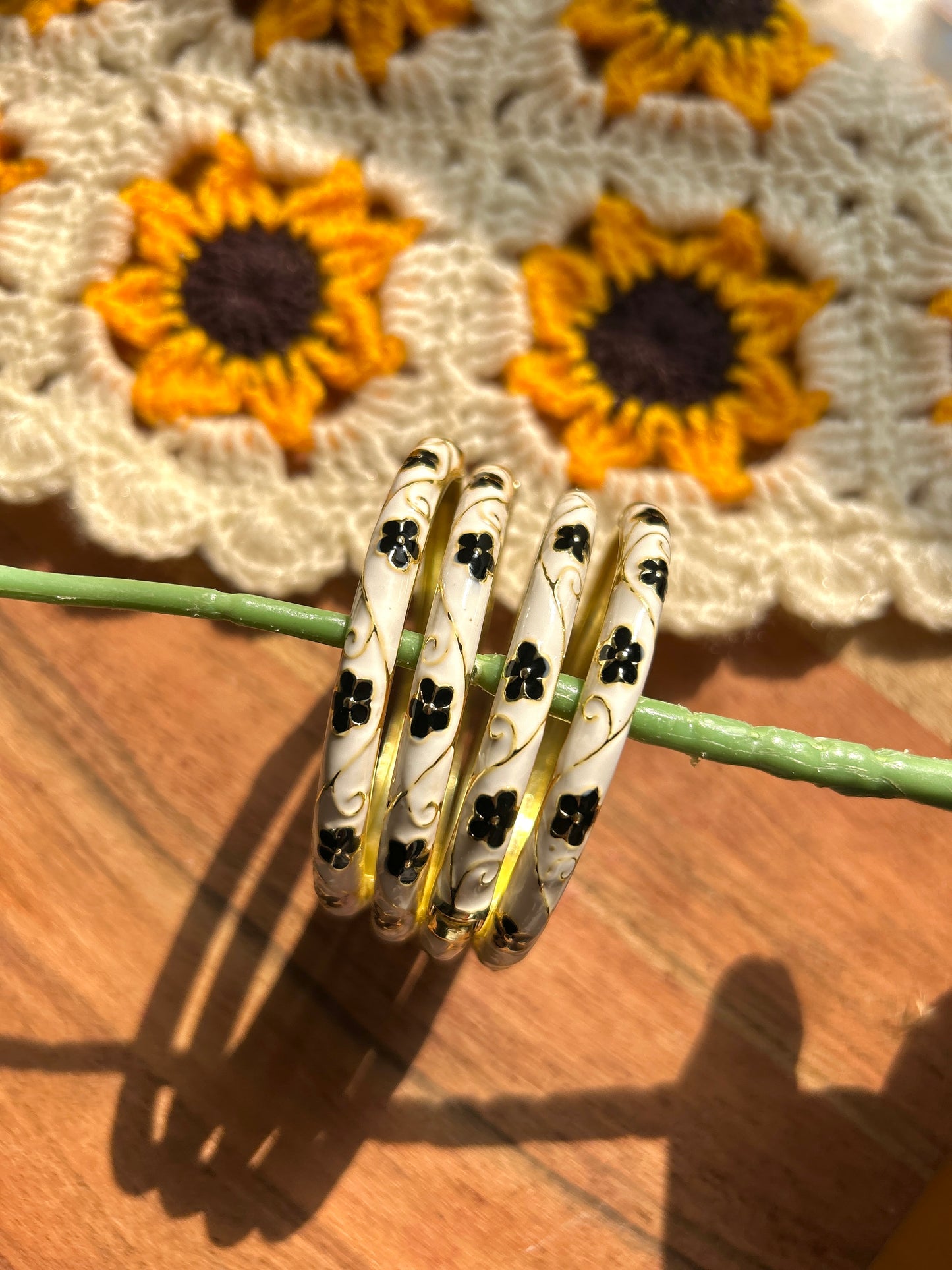 White & black flower vintage bangle ( each bangle)
