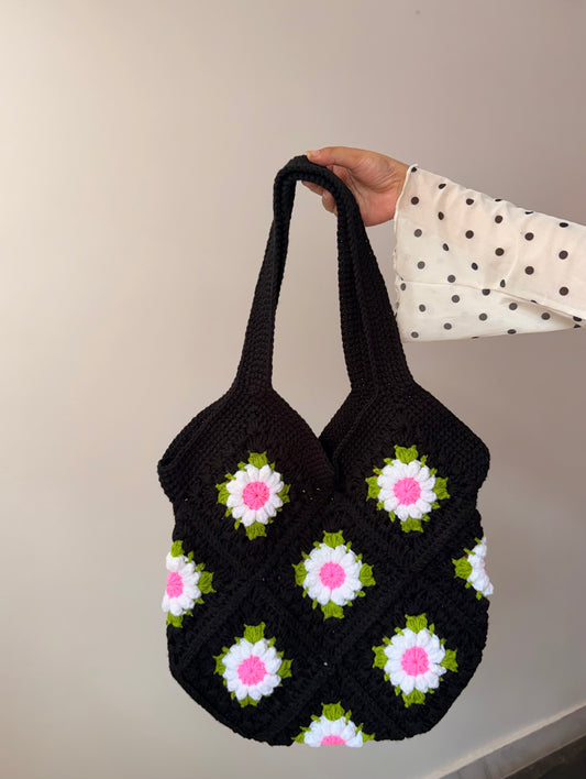 Midnight Daisy Crochet tote 🌸