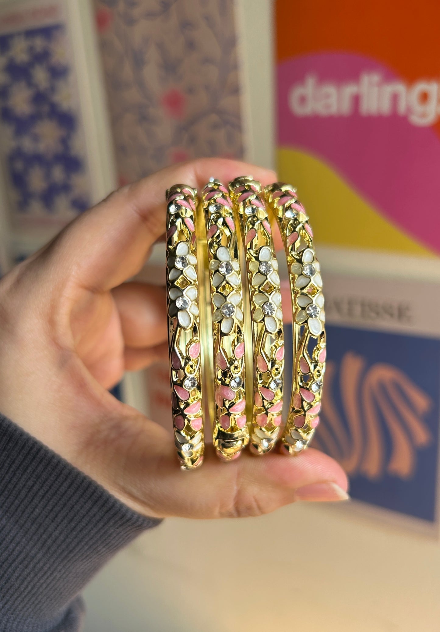 Pink& white flower vintage bangle (each bangle)