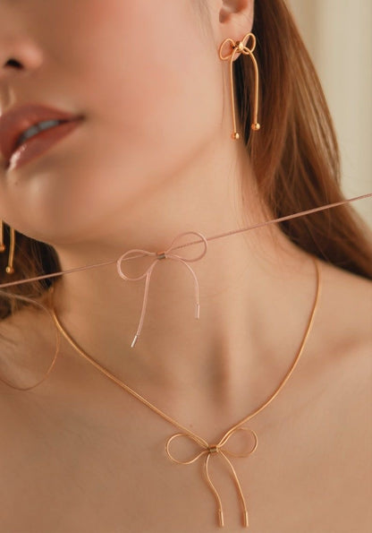 Gold Bow Necklace