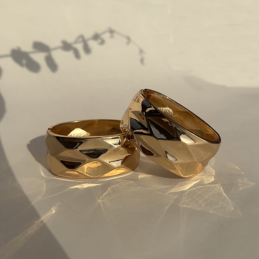 Trihump Hand Cuff
