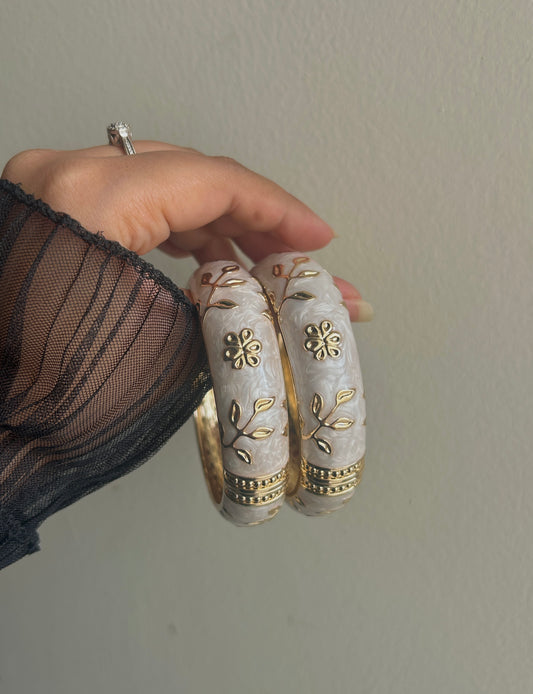 Milky Floral Cuff (Pack of 1)