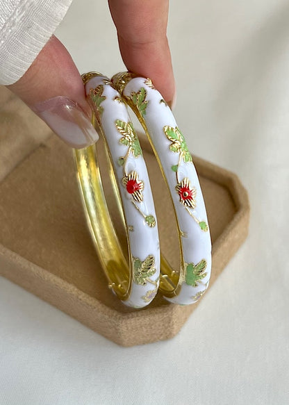 White floral Victorian bangle (Pack of 1)