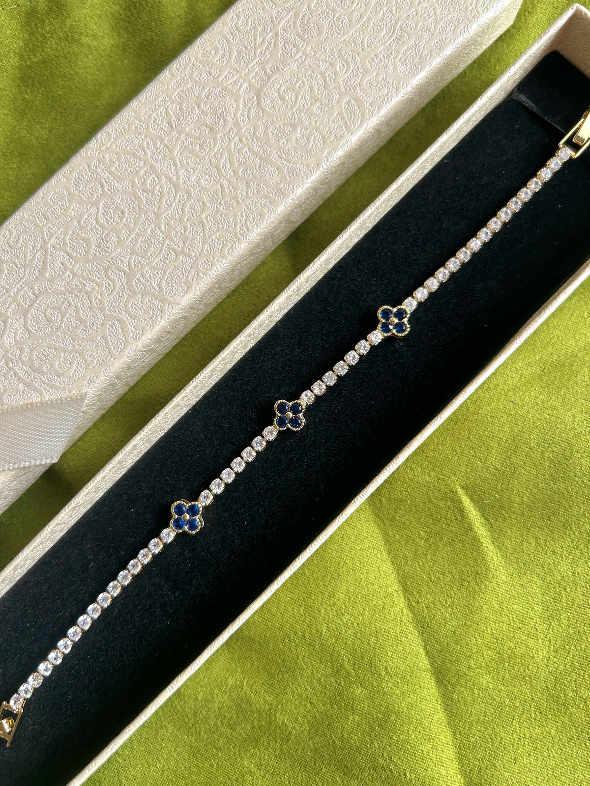 Evelyn Clover Tennis Bracelet