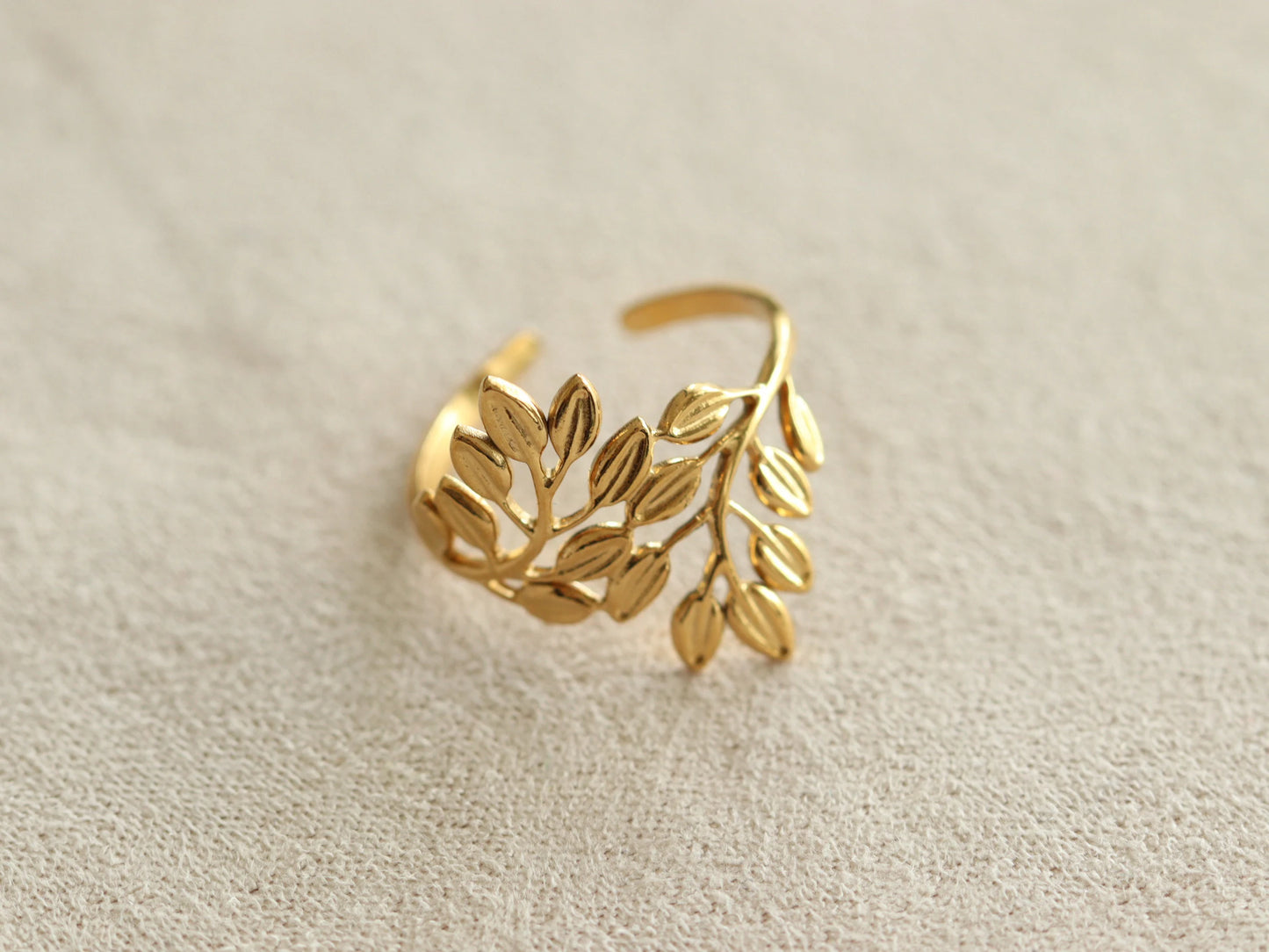 Luxe Leaf Gold Ring