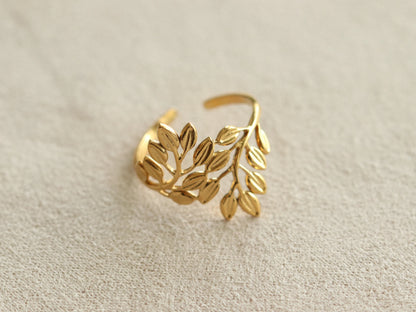 Luxe Leaf Gold Ring