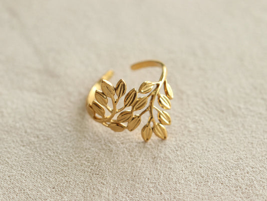 Luxe Leaf Gold Ring