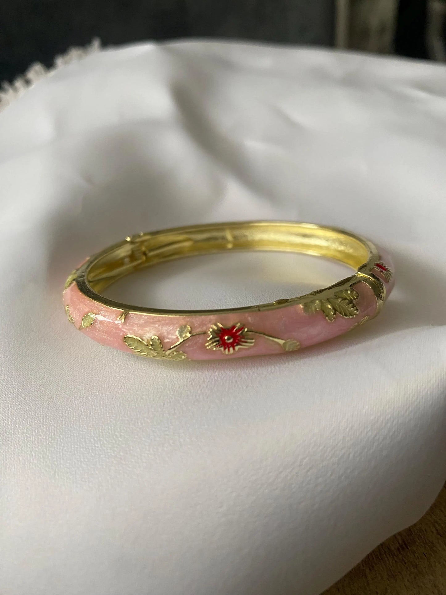 Pink Victorian Bangle (Pack of 1)