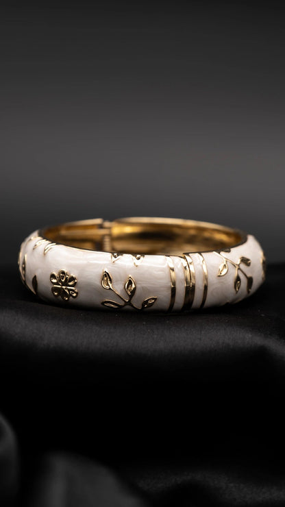 Milky Floral Cuff (Pack of 1)
