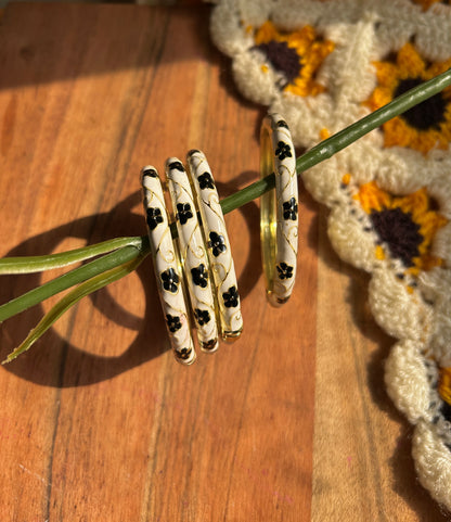 White & black flower vintage bangle ( each bangle)