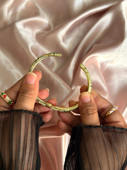 Green Floral Vintage Bangle (Pack of 1)
