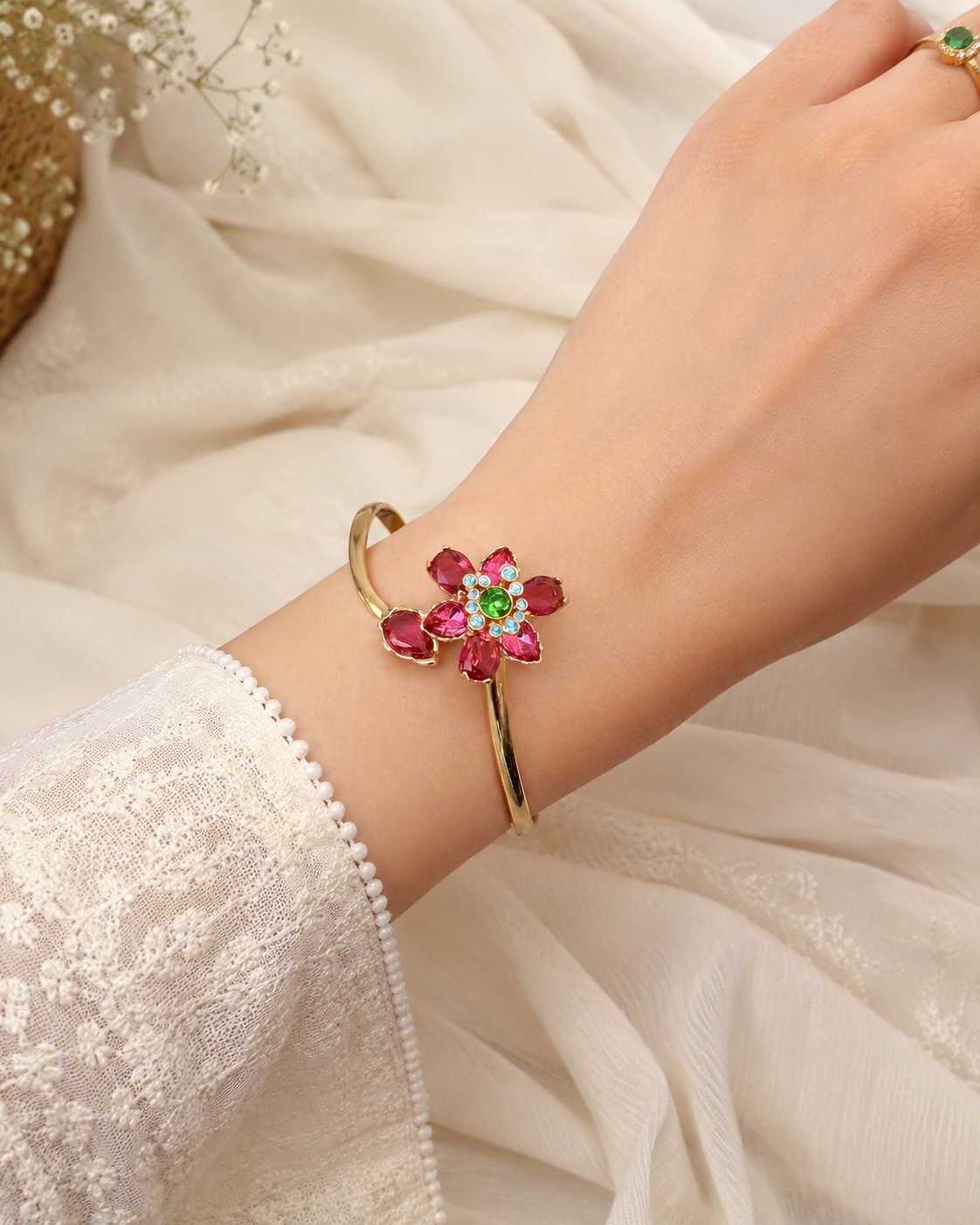 Avena Botanical handcuff