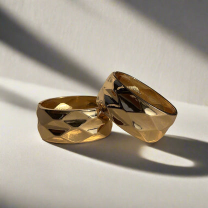 Trihump Hand Cuff